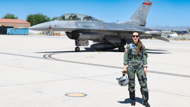 Elvețianca Fanny Cholet, singura femeie-pilot de teste pe F-35, cel mai avansat avion de luptă american: „Nu are nicio legătură cu Top Gun”