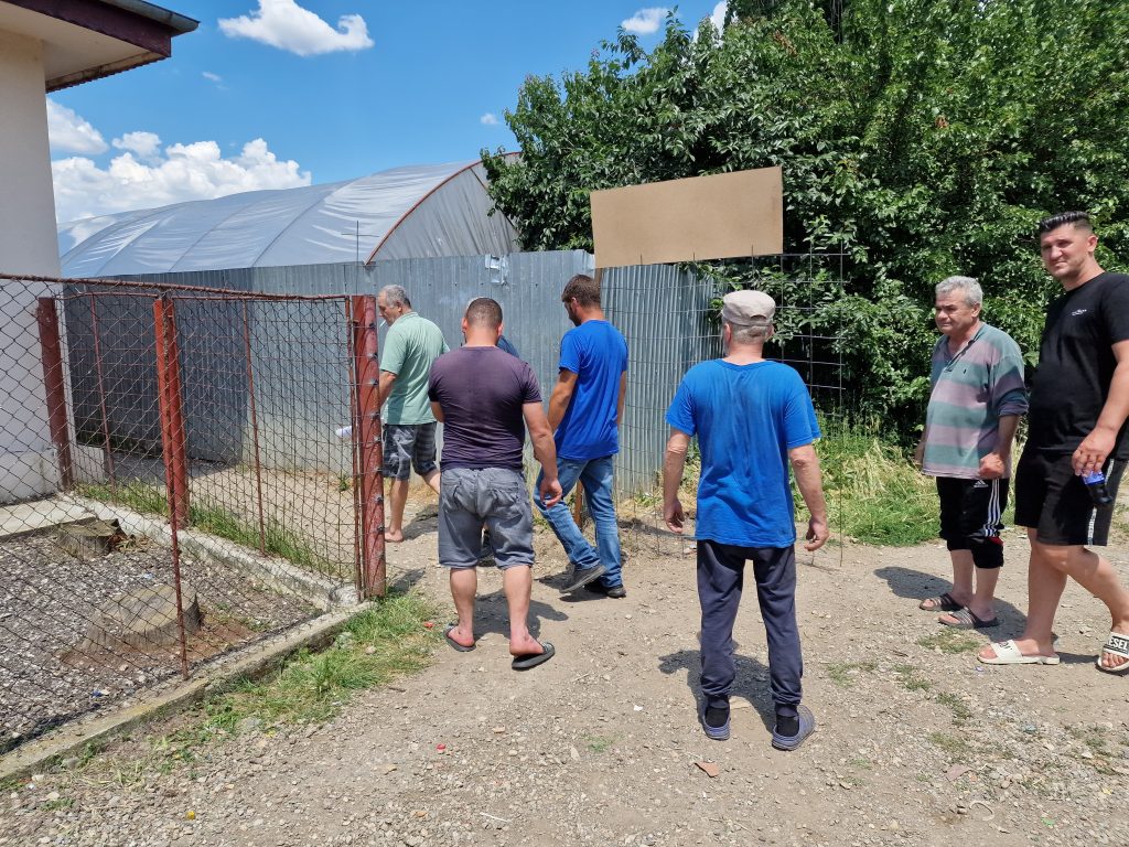 REPORTAJ Lacrimogene de campanie în Mihăilești, Giurgiu: polițiști înarmați și jandarmi au venit să oprească un protest față de primar 9 20240607122603