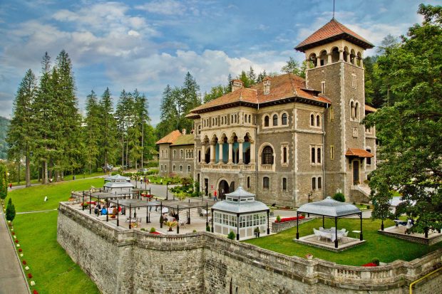 Istoria Castelului Cantacuzino din Bușteni: cum a ajuns palatul „Nababului” în proprietatea unui oligarh rus susținut de Vladimir Putin