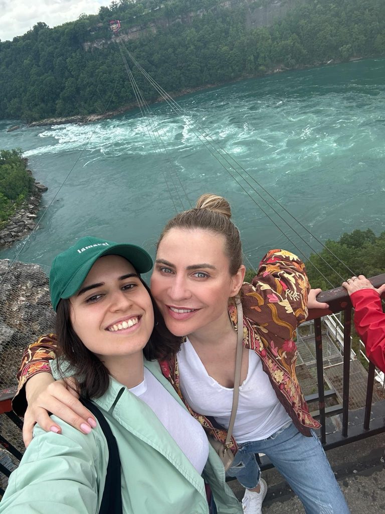 Dezvăluirea făcută de Adina Buzatul la 24 de ani de la divorțul de tatăl fiicei sale. Cum trebuie să fie noul iubit. „Nu trebuie să fim diferiți” 1 4329251969783381636479926144302094521812989n