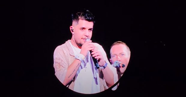 Maneaua de la Coldplay: Unii nu le iubesc pentru că-s sexiste și interlope. Dar dup-aia se rup în figuri pe 50 Cent rimând povești cu femeile scoase la produs