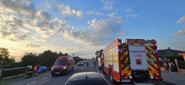 Accident între un autocar şi o mașină, la Hârleşti, în Bacău: cinci răniți și Plan Roşu de Intervenţie