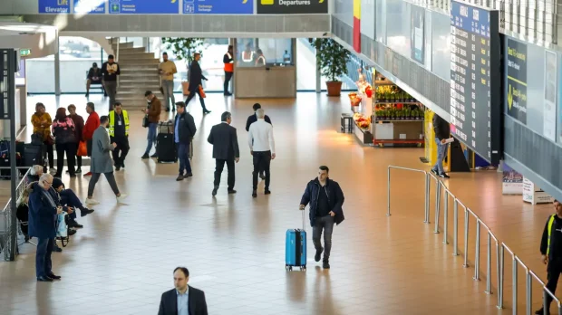 Aeroportul Otopeni a fost amendat de ANPC pentru că a rămas fără aer condiționat în plină caniculă