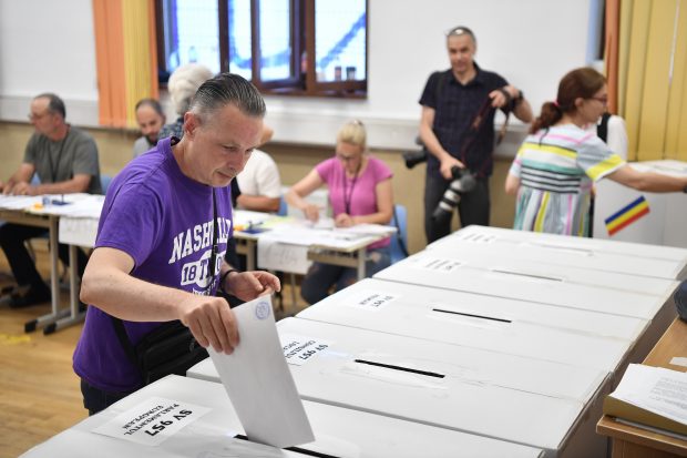 LIVETEXT Prezența la vot la ora 18.00 | Aproape 6,8 milioane de români au votat. Prezență mai mare decât la ultimele alegeri locale și europarlamentare