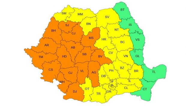 Alertă meteo pentru aproape toată țara. Cod portocaliu și galben de ploi torențiale și vijelii