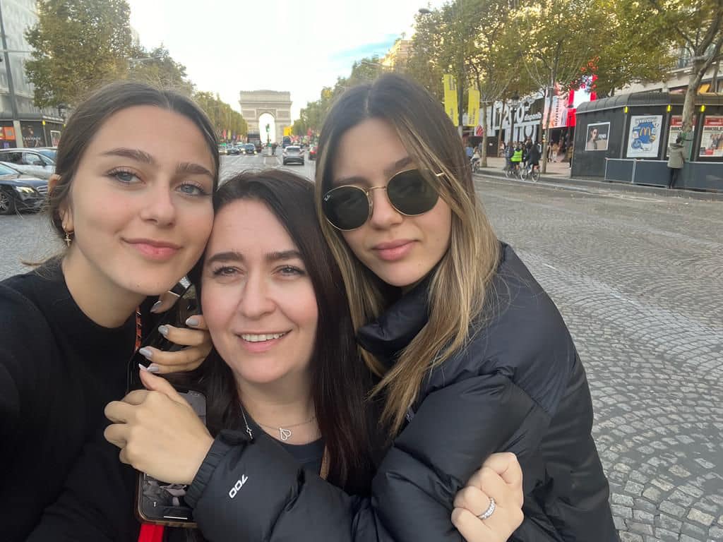 Imagini rare cu Alessia, fiica lui Ilie Năstase din căsnicia cu Amalia. Tânăra studiază în Paris 12 alessia fiica lui ilie nastase 12
