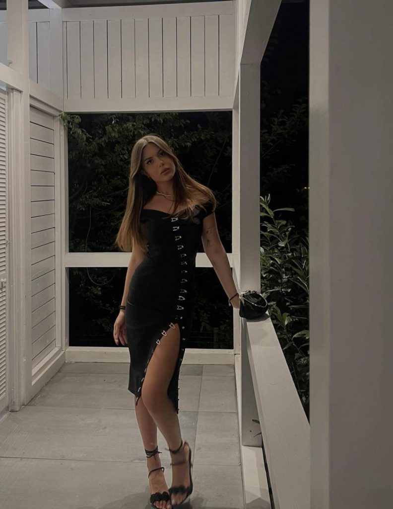 Imagini rare cu Alessia, fiica lui Ilie Năstase din căsnicia cu Amalia. Tânăra studiază în Paris 9 alessia fiica lui ilie nastase 9