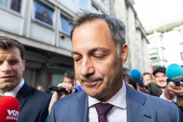 Belgia: Cu lacrimi în ochi, premierul belgian Alexander De Croo și-a anunțat demisia, în urma rezultatelor la europarlamentare | VIDEO