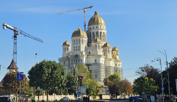 INTERVIU | Cum s-au construit biserici în România după 1989. Giuseppe Tateo, antropolog italian: „Religia a fost acaparată de noile elite pentru a-și legitima prezența publică”