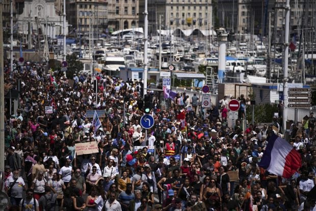 Proteste masive în Franța, împotriva extremei drepte. „Suntem potenţial într-un moment de cotitură pentru democraţie”