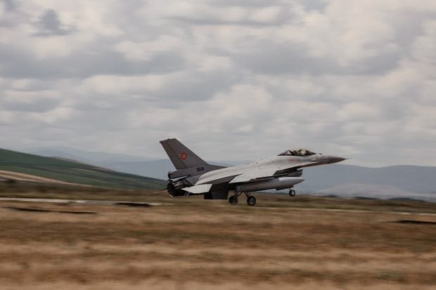 MApN reclamă o știre falsă cu privire la antrenamentul piloților ucraineni în România pe avioane F16