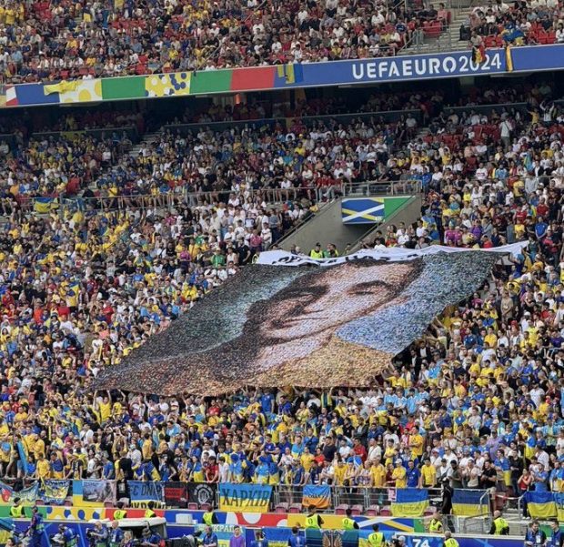 Mesajul lui Zelenski pentru naţionala Ucrainei, eliminată de la Euro 2024: „Aţi luptat pentru ţara noastră.” Banner uriaş la meciul cu Belgia pentru un soldat ucis pe front la 21 de ani 