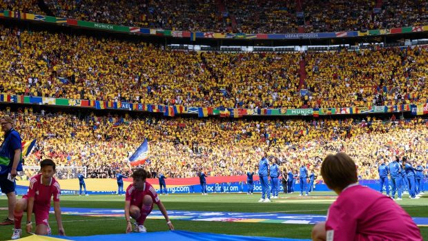 Mihai Bobonete, șef de galerie la România – Belgia. „Bobiță” va conduce parada spre stadionul din Köln a zecilor de mii de fani români