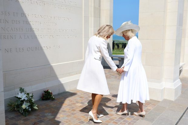 Reacția reginei Camilla când Brigitte Macron a vrut să o ia de mână: „Nu există coduri obligatorii de comportament, ​​doar politețe” VIDEO