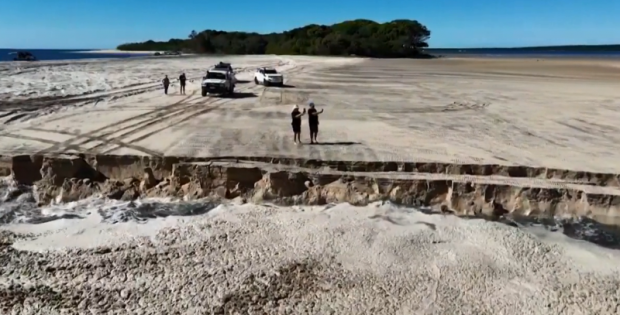 O plajă populară din Australia, aflată în patrimoniul UNESCO, se prăbușește | VIDEO