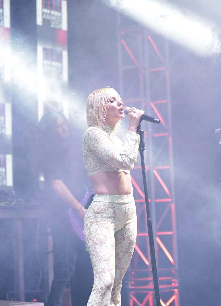ELLE New Media AWARDS 2024: Atmosferă 11 concert alexandra stan 1 739x1024 2