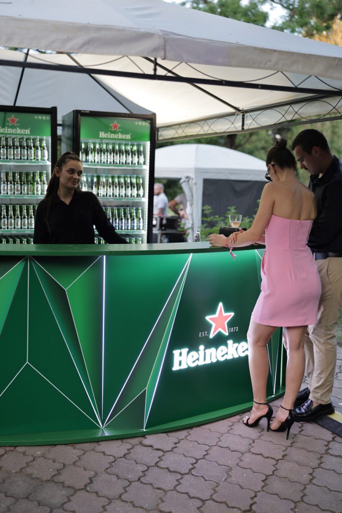 ELLE New Media AWARDS 2024: Atmosferă 25 corner heineken 1 683x1024 2