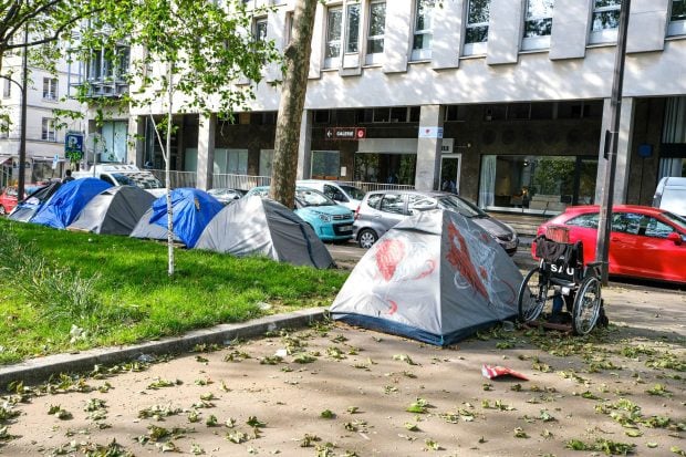 Mii de persoane fără adăpost, evacuate din Paris în cadrul „curățeniei sociale” dinaintea Jocurilor Olimpice