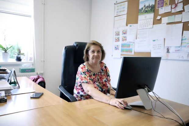 Directoarea școlii din Ciolpani care îi învață pe elevi să învețe: „Bunicul vostru se angaja undeva și 40 ani mai târziu ieșea la pensie. Acum, la doi ani o să vă schimbați profesia și trebuie să vă adaptați”