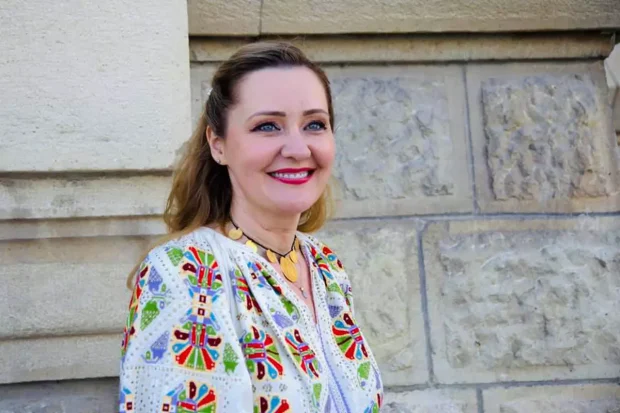 Elena Lasconi, despre ÎPS Teodosie: „Reprezintă coloana rusă din România”