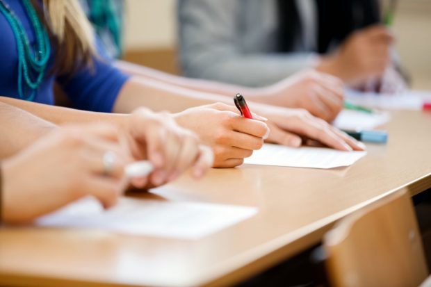 ÎN SCURT TIMP | Rezolvarea subiectelor la BAC Română 2024. O profesoară de română va arăta în direct ce trebuia să scrii