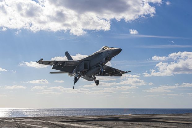 Aeronave F-18 Hornet finlandeze au aterizat la Mihail Kogălniceanu. Ce misiuni vor executa timp de două luni