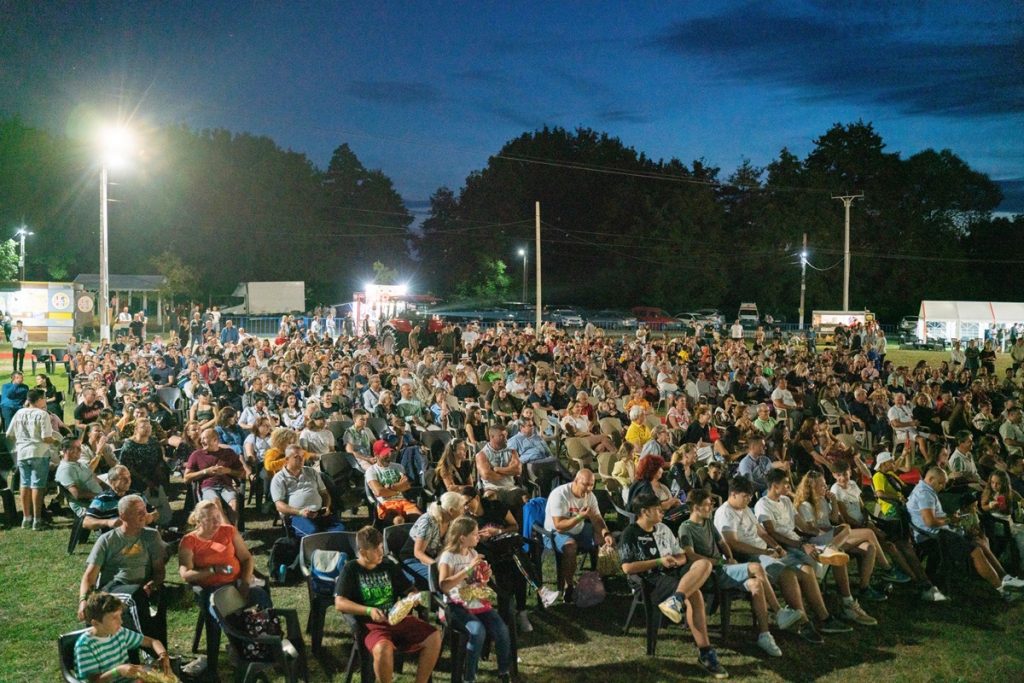 Festivalul de Artă "Film în Sat" Se Extinde și Adună Comunitatea în Jurul Culturii Românești 8 film in sat 20231