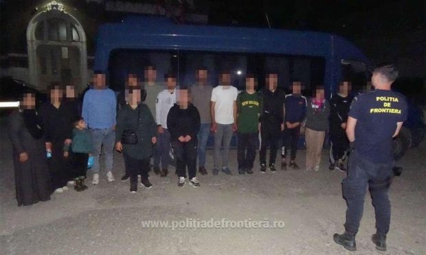 Migranți sirieni, prinși de polițiștii de frontieră din Dolj după ce au traversat ilegal Dunărea cu o ambarcațiune