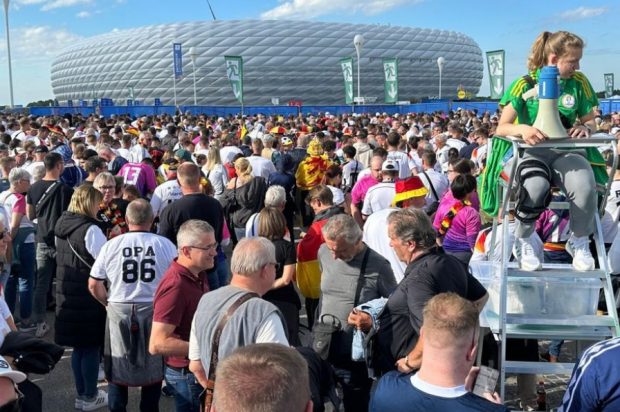 ORA 21:00 Începe Euro 2024, primul Campionat European de Fotbal la care participă și România după o pauză de 8 ani. Ceremonia de deschidere, urmată de primul meci, Germania vs. Scoția