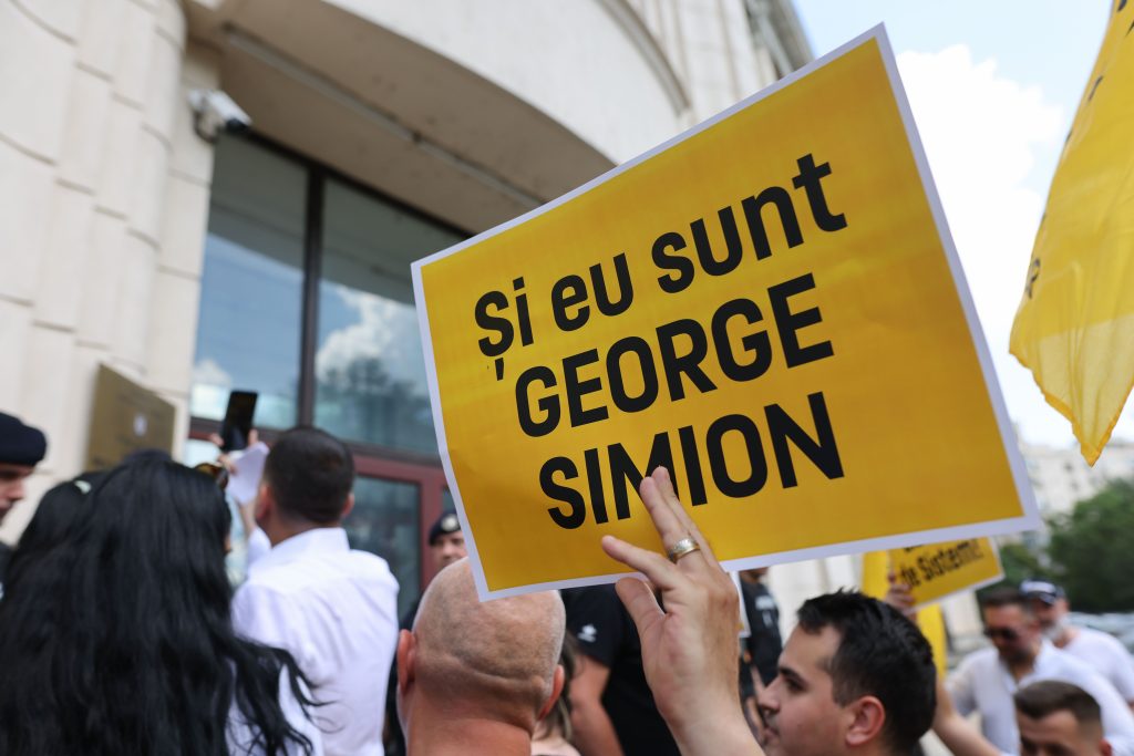 Parchetul General precizează că George Simion nu a fost citat, după ce liderul AUR a mers la sediul instituției cu o pereche de cătușe 2 geroge dsimion sediul pg 7 iunie foto inquam george calin 2