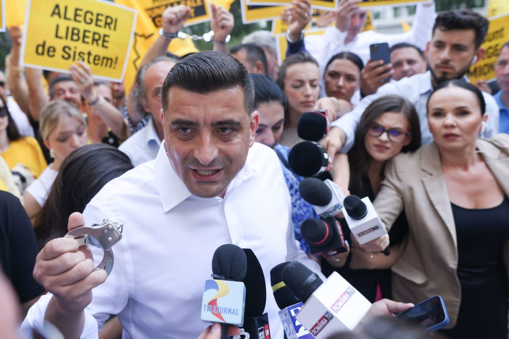 Parchetul General precizează că George Simion nu a fost citat, după ce liderul AUR a mers la sediul instituției cu o pereche de cătușe 4 geroge dsimion sediul pg 7 iunie foto inquam george calin 5