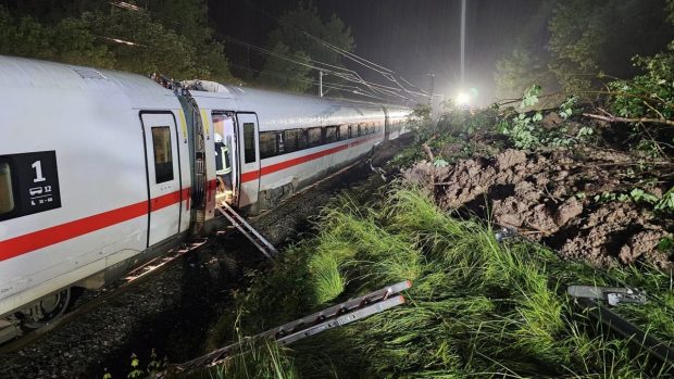 Inundațiile din sudul Germaniei. Un tren a deraiat, un pompier s-a înecat în drum spre o misiune de salvare