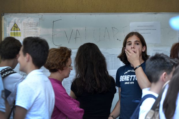Evaluarea Națională mă deprimă pe mine, ca profesor, în fiecare an. Jocurile disperării pentru copii de 14 ani