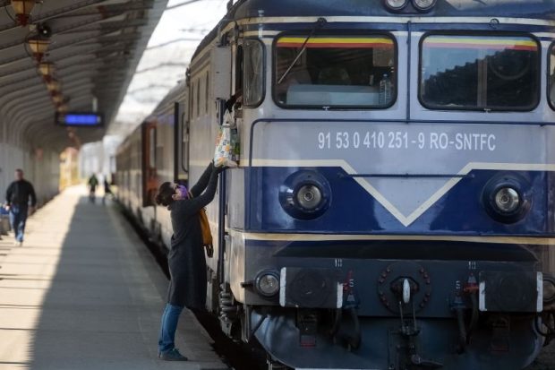 Trenul Interregio 1831, de la Timișoara la Iași, va ajunge la destinație cu 300 de minute întârziere din cauza locomotivei defecte