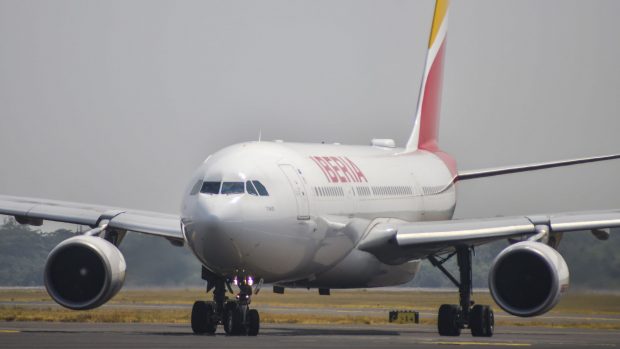„Rămâi cu mine la Torino”. Un bărbat a oprit avionul de Madrid pe pista de decolare, după ce amanta l-a sunat și i-a cerut să mai stea cu ea