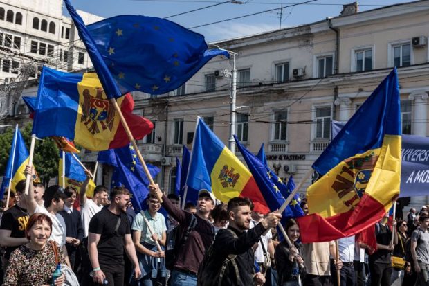 România și alte 10 state din UE cer deschiderea în iunie a negocierilor de aderare cu Republica Moldova și Ucraina. „Ar ridica moralul”