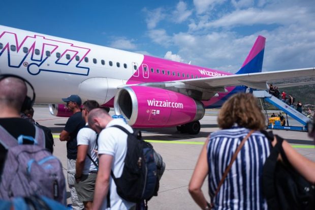 Trei rute aeriene către Spania operate de Wizz Air, relocate temporar, din 9 iulie, pe Aeroportul Internaţional Bucureşti-Băneasa