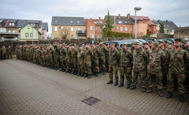 Germania vrea un recensământ la vârsta majoratului al recruţilor pentru serviciul militar, obligatoriu doar în cazul băieţilor