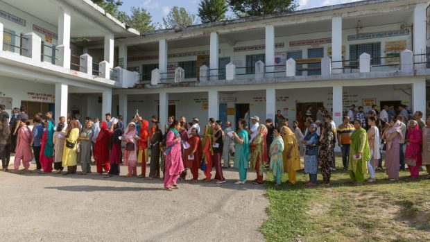 33 de agenți electorali au murit din cauza valului de căldură din ultima zi a alegerilor din India. Ce temperatură s-a înregistrat