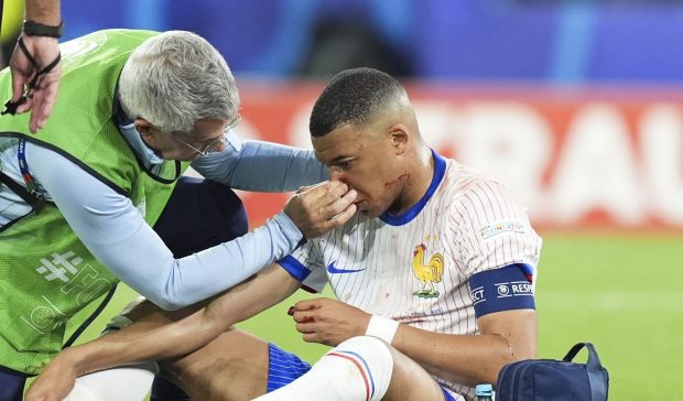 EURO 2024 | Mbappé, aut cu olandezii, după ce și-a spart nasul în meciul cu Austria, anunță L’Équipe
