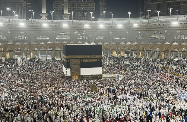 Peste 900 de oameni au murit la pelerinajul de la Mecca, din cauza temperaturilor de peste 50 de grade Celsius
