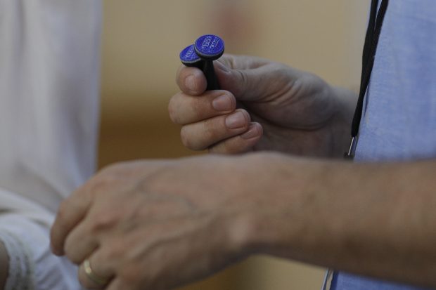 Să mor răpus de liniște în locul în care mi-am votat candidații pentru Bruxelles. Duminica Orbului m-a prins într-un sat căruia refuz să-i pomenesc numele