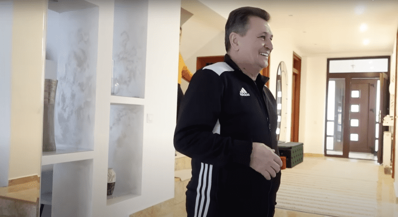 Imagini cu casa în care locuiește Nea Marin. Are o vilă impresionantă în Capitală și valorează peste 200.000 euro 3 imagini casa nea marin 18