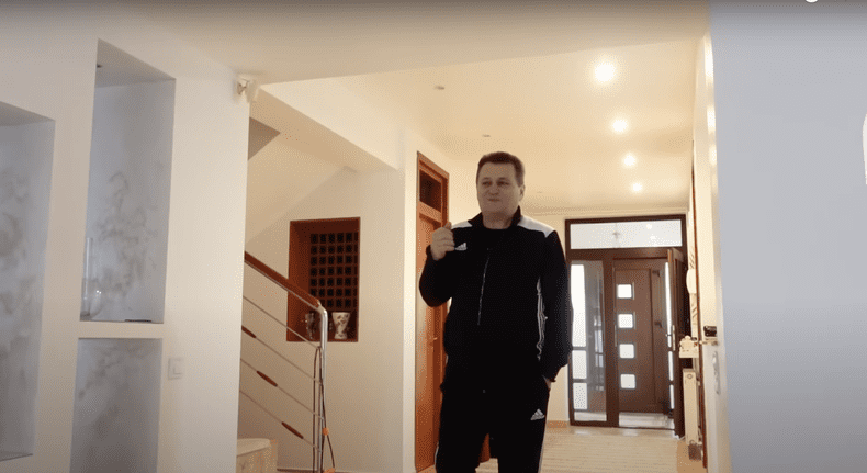 Imagini cu casa în care locuiește Nea Marin. Are o vilă impresionantă în Capitală și valorează peste 200.000 euro 4 imagini casa nea marin 19