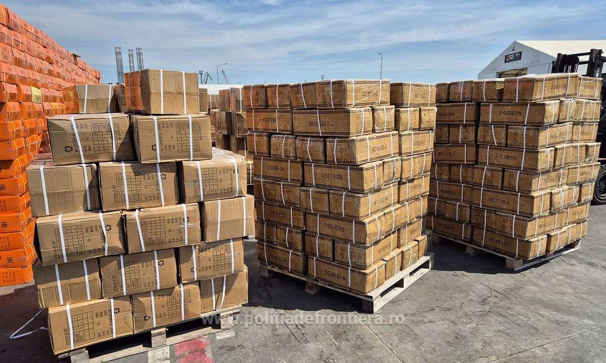 Incaltaminte de firma falsificata, in valoare de 5 milioane de euro, descoperita la Constanta. Un ucrainean a dat spaga 20.000 dolari pentru a importa marfa in Romania.
