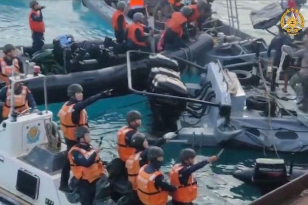 Ciocniri violente între Paza de Coastă a Chinei și marinari filipinezi. Chinezii, acuzați că au atacat cu săbii și topoare | FOTO