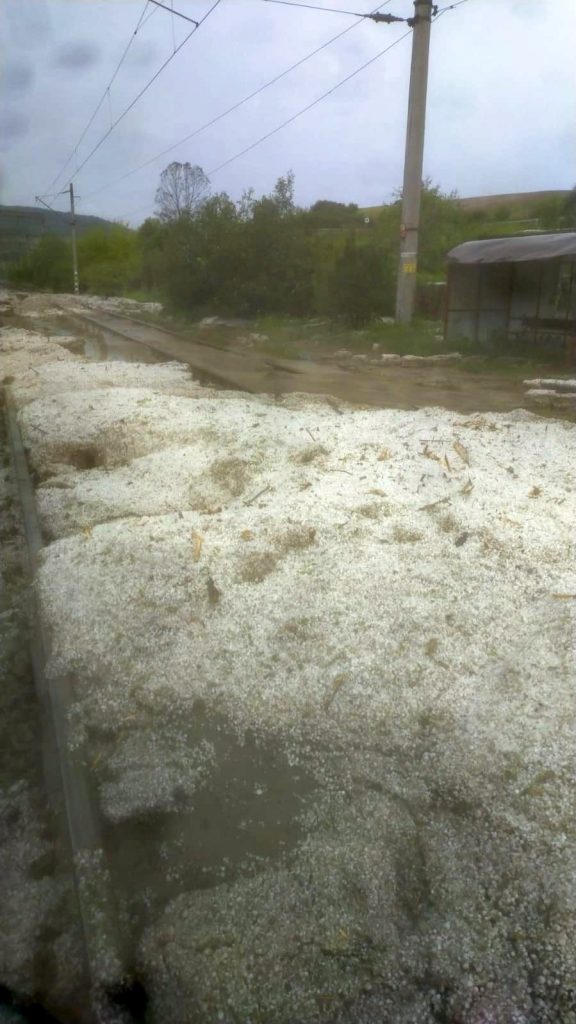 Trenuri oprite pe Magistrala 300, în județele Maramureș și Brașov, din cauza inundațiilor 2 inundatii tren calatori 2