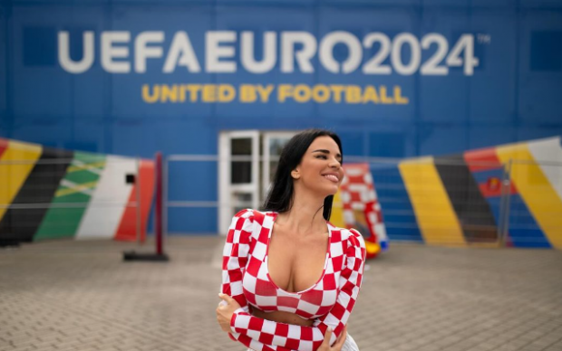 Modelul croat Ivana Knöll anunță că va fi în tribune la meciul cu Spania, de la Euro 2024: „Hotel învechit, piscină închisă, poate pe stadion va fi bine”