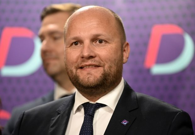 Fostul ministru slovac al apărării Jaroslav Nad este acuzat de „înaltă trădare” pentru ajutorul militar acordat Ucrainei