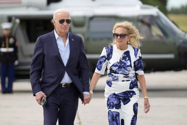 Joe Biden se întâlneşte cu familia la Camp David pentru a discuta despre viitorul campaniei sale prezidențiale